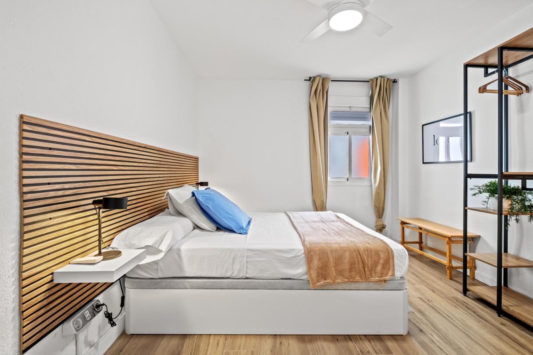 3 Dormitorios, 2 Banos Y Balcon Appartamento