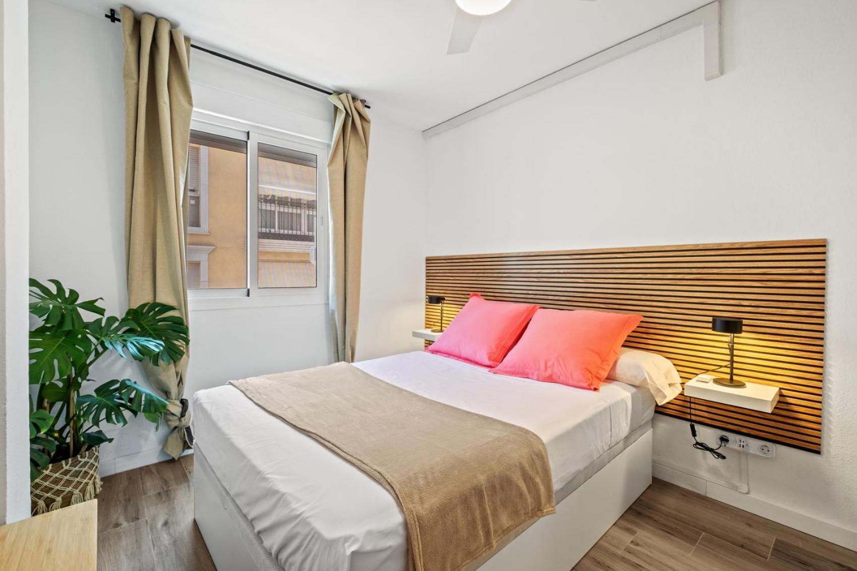 3 Dormitorios, 2 Banos Y Balcon Appartamento *