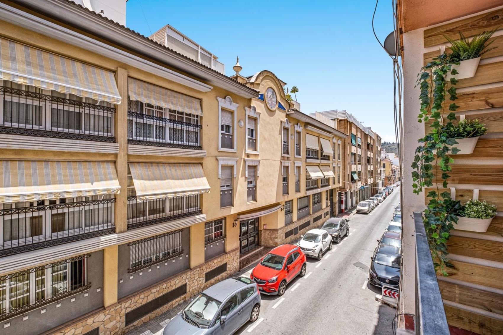 Apartment 3 Dormitorios, 2 Banos Y Balcon Málaga