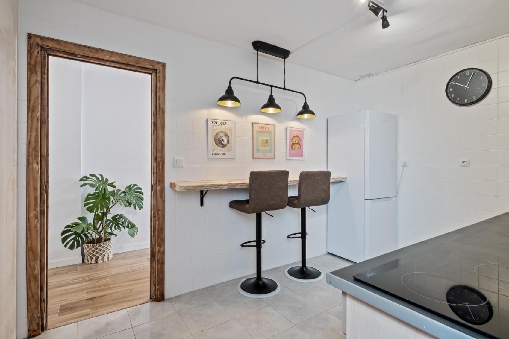 Appartamento 3 Dormitorios, 2 Banos Y Balcon *